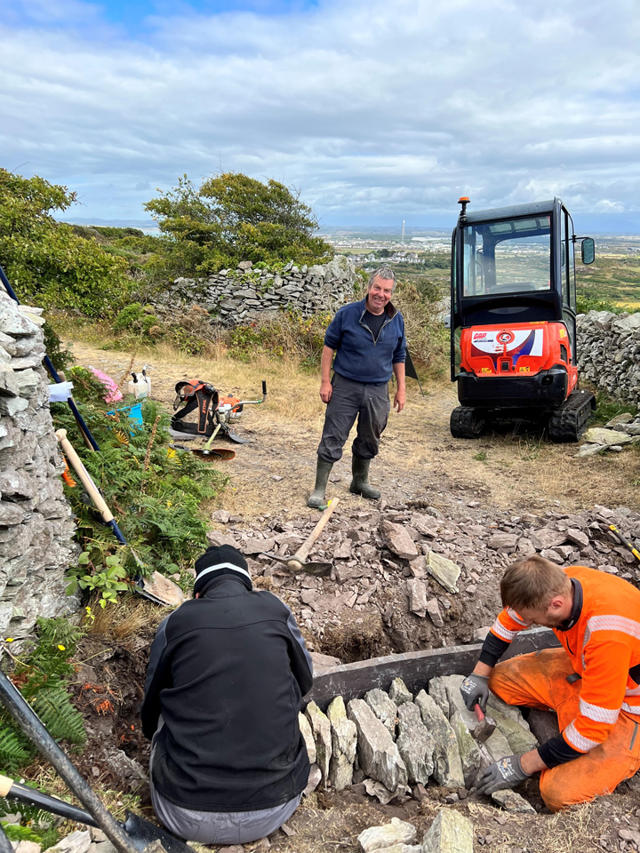Volunteers and Kehoe Countryside creating the water break