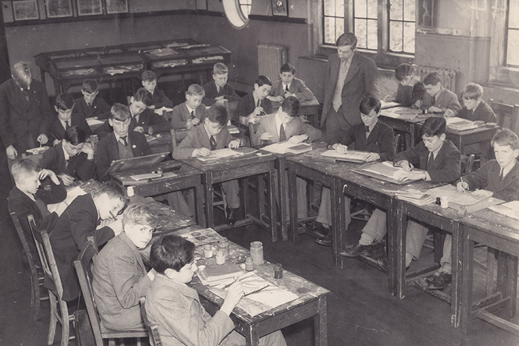 Kyffin Williams taking an art class in the 1940s