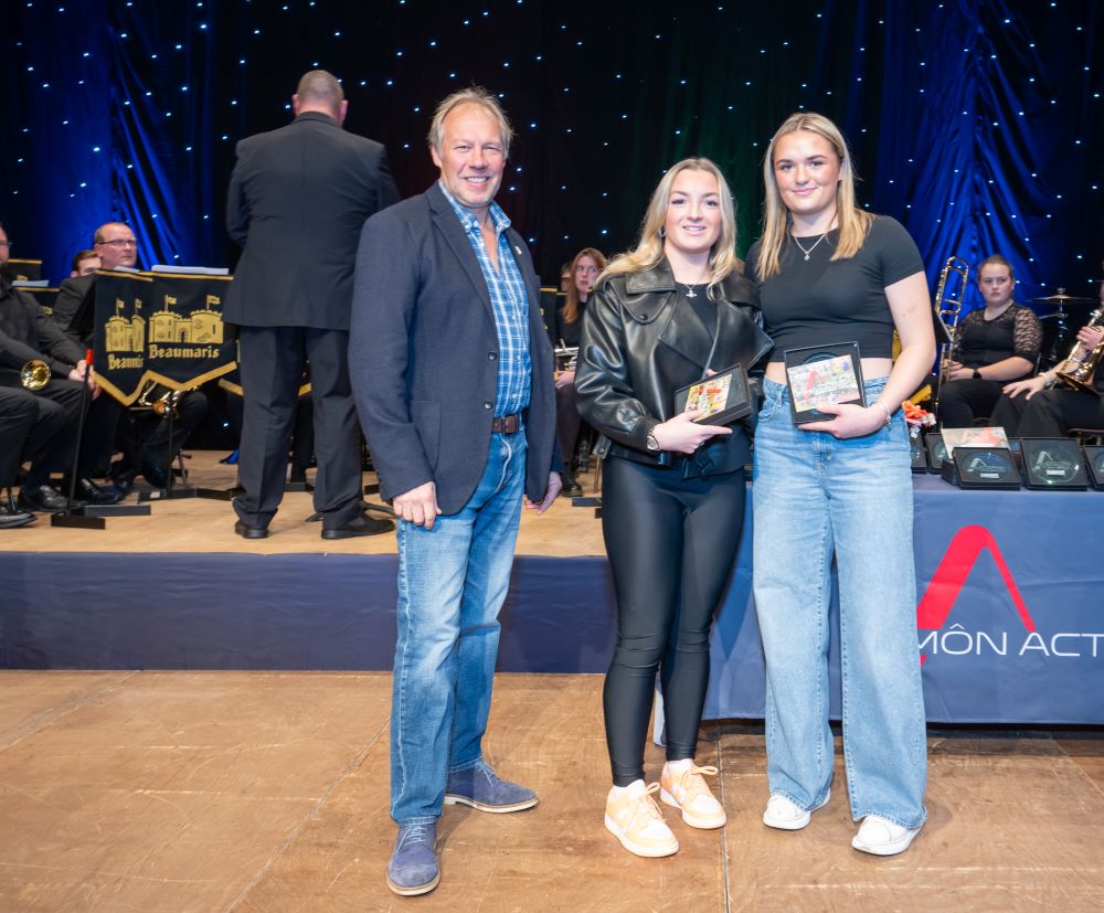 Junior Sportswoman of the Year: Casi Evans a Catrin Stewart