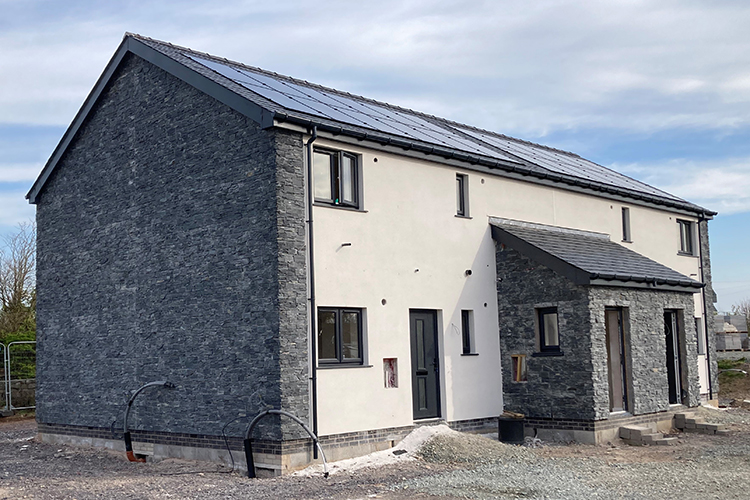 New build energy efficient homes in Niwbwrch (Newborough)
