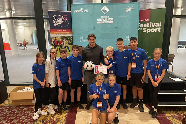 Ysgol Uwchradd Caergybi pupils get the opportunity to meet Gareth Bale 